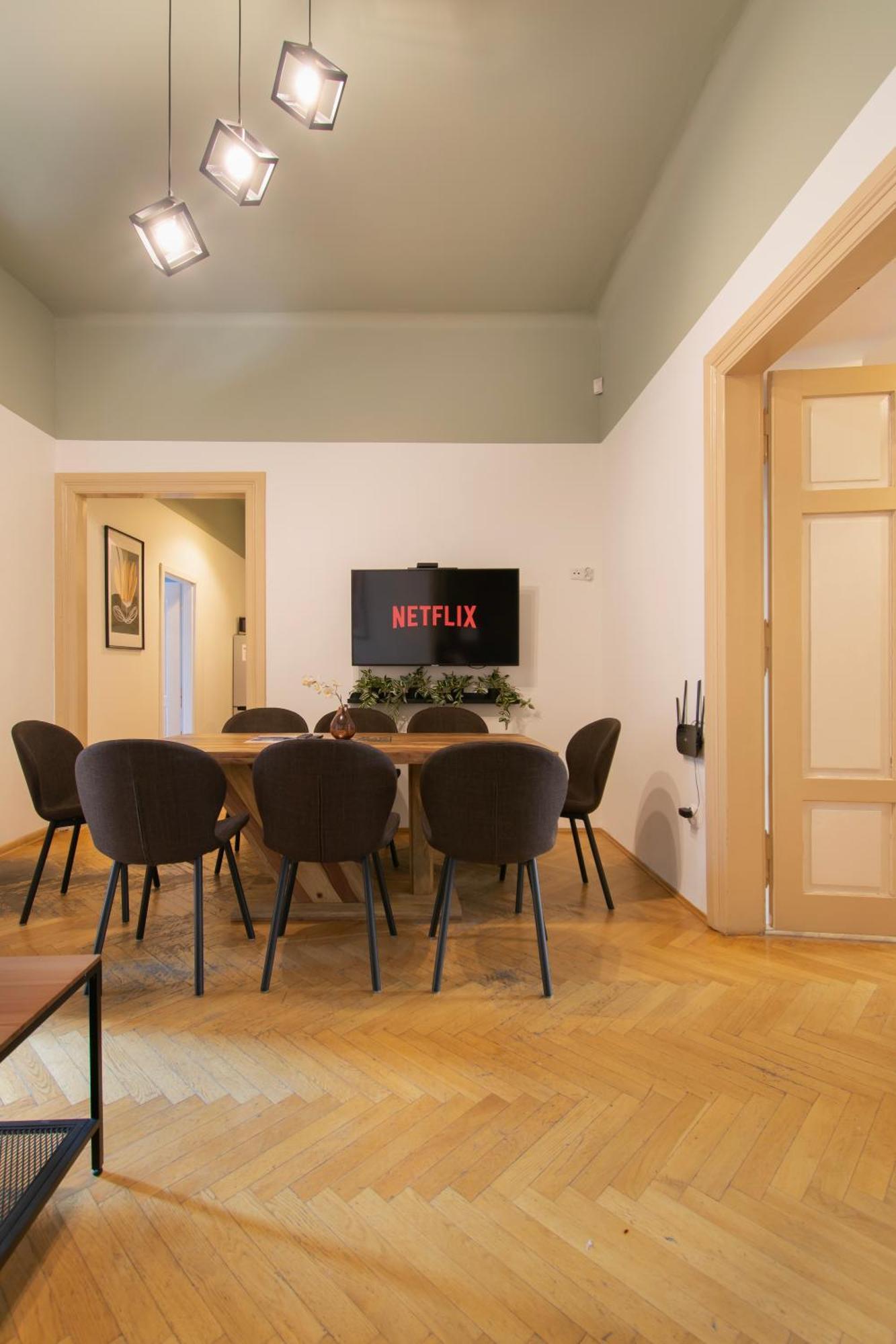 Huge Apartments Smolensk Street 크라쿠프 외부 사진